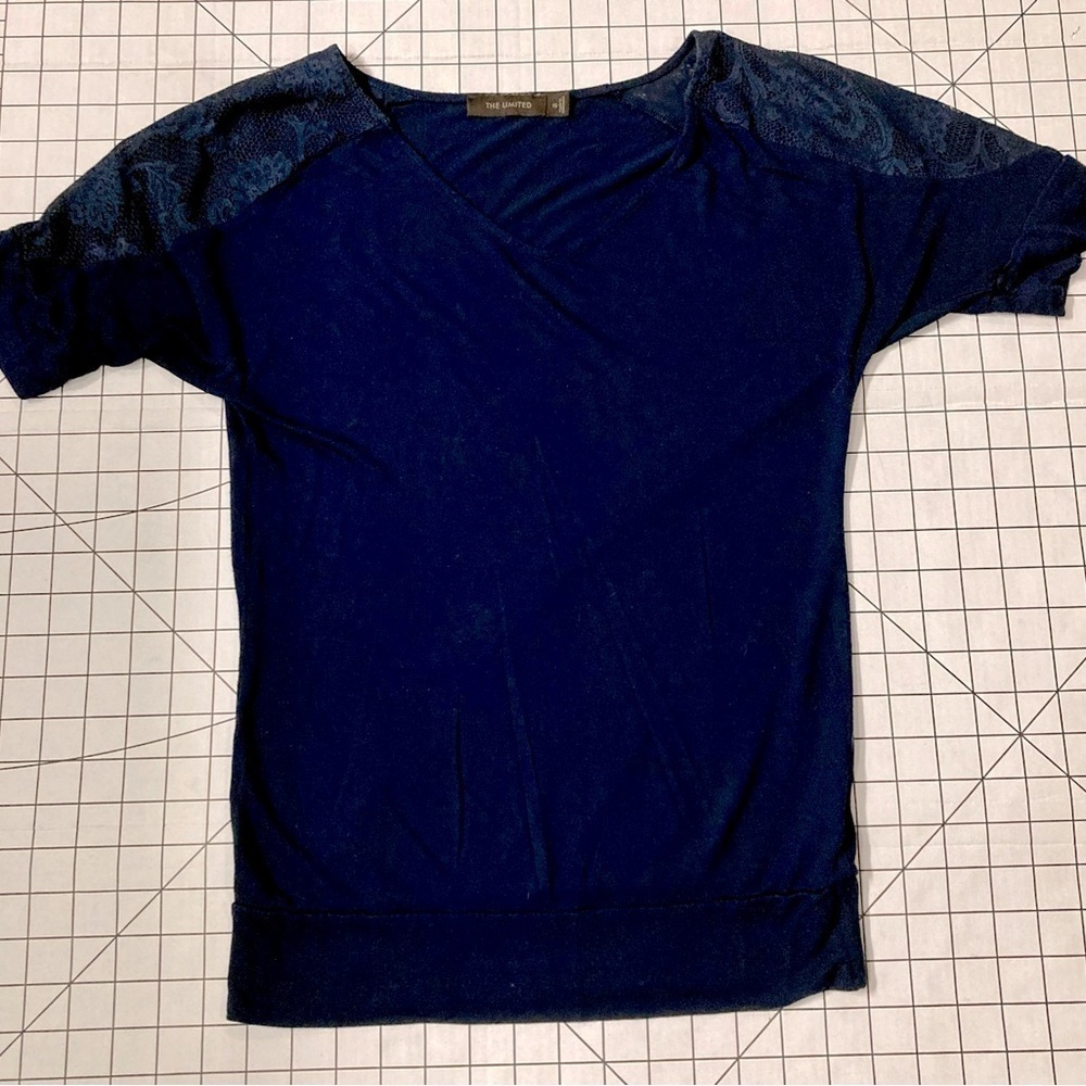 The Limited Women’s‎ XS Blue Lace Short Sleeve Blouse